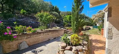 a garden outside a house with flowers and plants at BELLA VISTA-Wifi-VUE MER PANORAMIQUE in Sari Solenzara