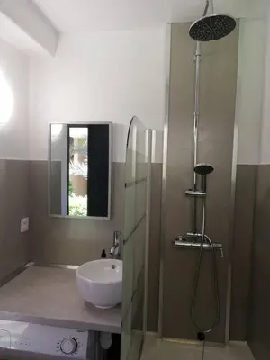 a bathroom with a sink and a shower at T2 log entier Porticcio 35m piscine-mer-resto 400m in Grosseto-Prugna