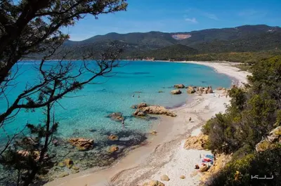 a view of a beach with people in the water at T2 log entier Porticcio 35m piscine-mer-resto 400m in Grosseto-Prugna
