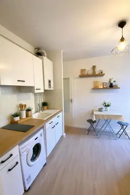 a kitchen with a washer and dryer in it at Grand studio neuf, lumineux et au calme ! Tout équipé - Ajaccio in Ajaccio