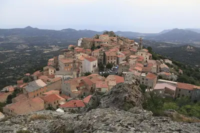 a town on top of a mountain at Appartement à Speloncato dans la plaine du Reginu 1, pour 3 personnes in Speloncato