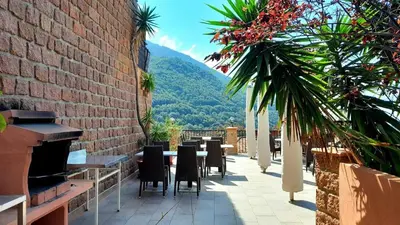a patio with a table and chairs and a mountain at Terra Corsa Duplex T2 in Porto Ota