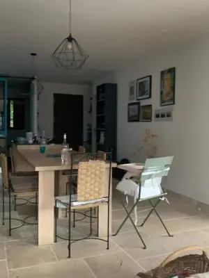 a kitchen with a table and chairs in a room at Belle maison en Balagne in Zilia