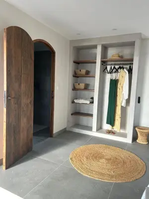 a room with a closet with a door and a rug at Appartement vue mer Vulpaghja 01 in Cargèse