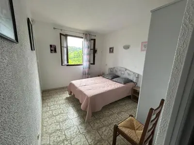 a bedroom with a bed and a window at Appartement avec balcon à Marignana, 30 m², 4 pers. in Marignana