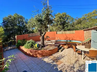 a patio with a tree and a table and chairs at VILLA HORUS - Bergerie 1chambre - piscine privée in San-Gavino-di-Carbini