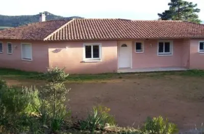 a pink house with a red roof at Villa PIETRAROSSA in Lecci
