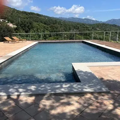 T2 dans villa avec piscine