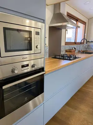 a kitchen with a stove and a microwave at T2 bala in Porto-Vecchio