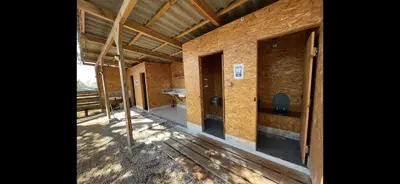 a house under construction with the door open at Le Tipi 2 in Lecci