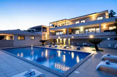 a large swimming pool in front of a building at La résidence Location Pinarello in Mangialla