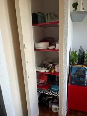 a pantry with plates and dishes on a shelf at Charmant 2 pièces avec vue sur mer exceptionnelle à Porticcio, Corse du Sud in Grosseto-Prugna