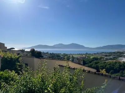 a view of a river with a city and a lake at Charmant 2 pièces avec vue sur mer exceptionnelle à Porticcio, Corse du Sud in Grosseto-Prugna