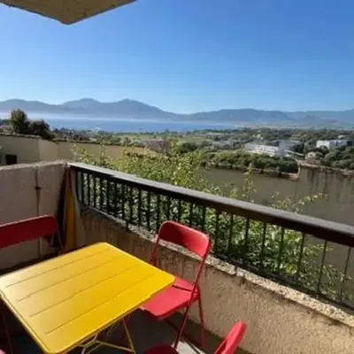 Charmant 2 pièces avec vue sur mer exceptionnelle à Porticcio