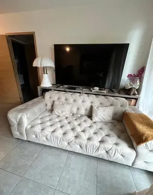 a white couch in a living room with a television at Porticcio Agosta in Albitreccia