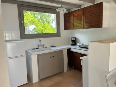 a kitchen with a sink and a window at Mini villa plage de saint cyprien in Lecci