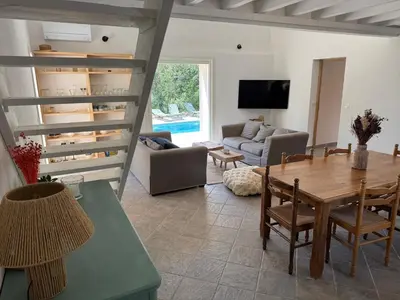 a living room with a table and a couch at Villa Porto Vecchio, calme avec piscine in Porto-Vecchio