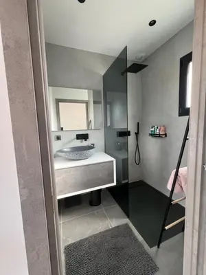 a bathroom with a sink and a mirror at Maison 2 chambres in Figari