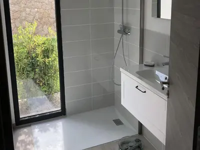 a white bathroom with a sink and a window at Appartement T3 L'Astragale - Classé 3 étoiles Tourisme in Lecci