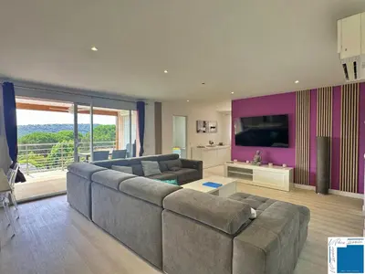 a living room with a couch and a tv at VILLA GIULIA - Piscine - Jacuzzi - 4 Chambres in Porto-Vecchio
