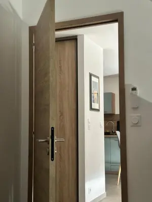 a wooden door in a room with a kitchen at Appartement 2-4 pers vue mer proche port in Porto-Vecchio
