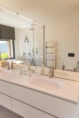 a bathroom with three sinks and a large mirror at Villa Lume Di Palombaggia in Musoleu