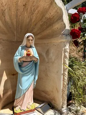 a statue of a woman holding a flower at Casa Nustrali in Alata