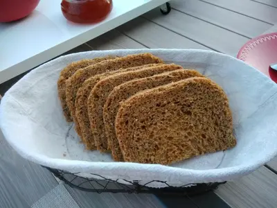 two slices of bread sitting in a basket at Chez Nat et JC in Eccica-Suarella