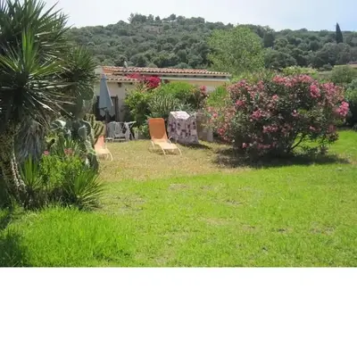 Beau logement de type F3 avec jardin fleuri à 5 min de la plage
