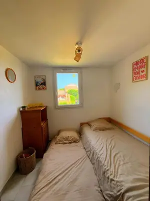 a bedroom with two twin beds and a window at La Dolce Villa avec Piscine in Zonza