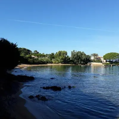 Maisonnette 2 minutes pied plage