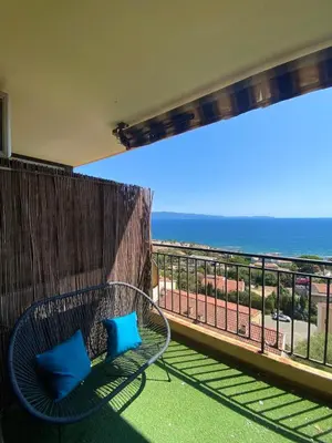 a bench on a balcony with a view of the ocean at VUE MER EXCEPTIONNELLE !! Bien calme et lumineux sur la prestigieuse route des Sanguinaires à Ajaccio in Ajaccio
