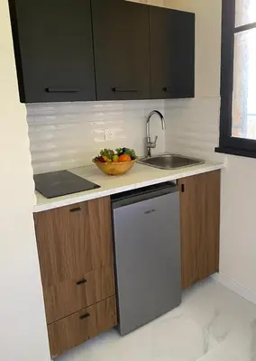a kitchen with a sink and a bowl of fruit at VUE MER EXCEPTIONNELLE !! Bien calme et lumineux sur la prestigieuse route des Sanguinaires à Ajaccio in Ajaccio