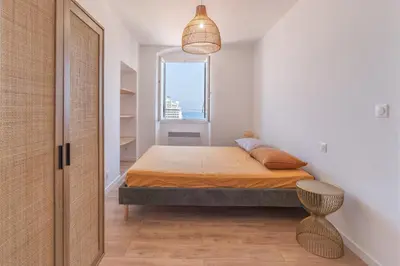 a bedroom with a bed and a window at T2 40m2 climatisé centre ville FESCH in Ajaccio