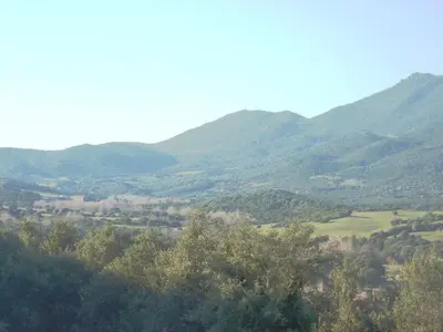 a view of a valley with mountains in the background at Très joli gîte T3, 55m2 climatisé région Propriano 5 personnes in Compoli
