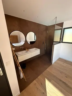 a bathroom with two sinks and two mirrors at Les chambres Toussaint in Pianottoli-Caldarello