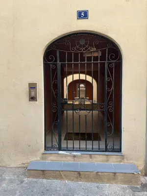 a gate in the side of a building at Appartement Ajaccio Casa Dea in Ajaccio