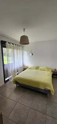 a bedroom with a bed and a window at PROPRIANO Charmant 2 pièces 46m2 avec Terrasse et balcon in Propriano