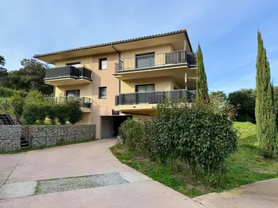 an apartment building with a walkway in front of it at PROPRIANO Charmant 2 pièces 46m2 avec Terrasse et balcon in Propriano