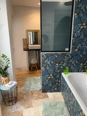 a bathroom with a tub and a sink at Superbe Appartement au coeur d ajaccio in Ajaccio