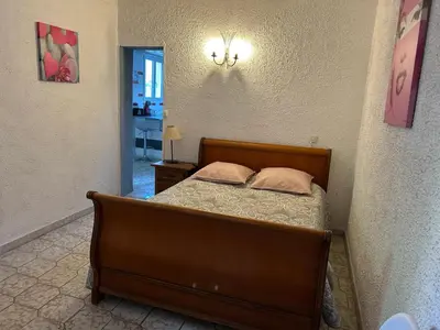 a bedroom with a bed with two pillows on it at Appartement confortable à Marignana, 50 m² avec 3 chambres in Marignana