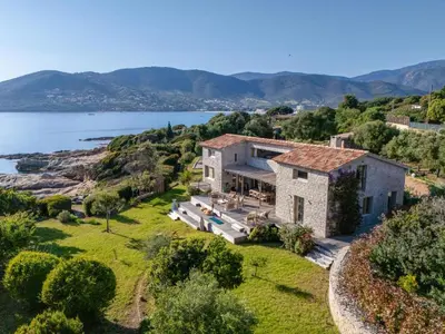 an aerial view of a house with a view of the water at Bella Stella in Coggia