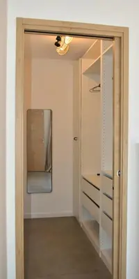 a room with a mirror and a closet at Bergerie avec piscine chauffée Sotta in Sotta