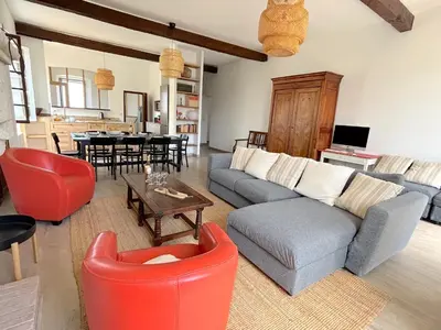 a living room with a couch and a table at L'appartement Pianosa in Aléria