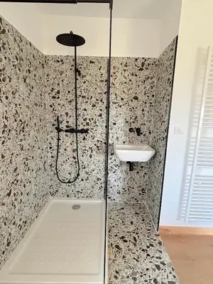 a bathroom with a shower and a sink at L'appartement Montenosa in Aléria