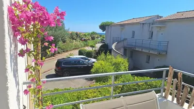 a balcony with a car parked in a parking lot at Casa Verde Poggio Mezzana in Poggio-Mezzana