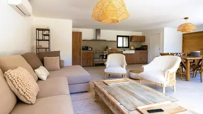 a living room with a couch and a table at Domaine de Gialla Bergerie I Pini, 6 pers, piscine chauffée, 10 mn plage in Arraggio