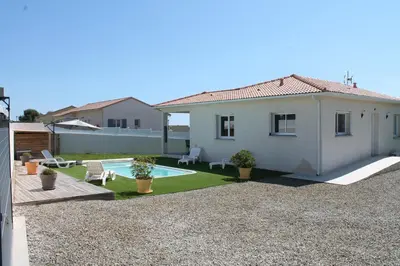 a backyard with a house and a swimming pool at Villa Nova in Aléria