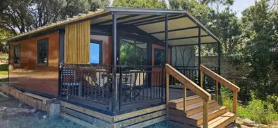 a cabin with a porch and a deck at Grande Chambre tout confort 5 in Bonifacio