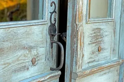 an open wooden door with a metal door knob at Les Bergeries d'Arone in Piana